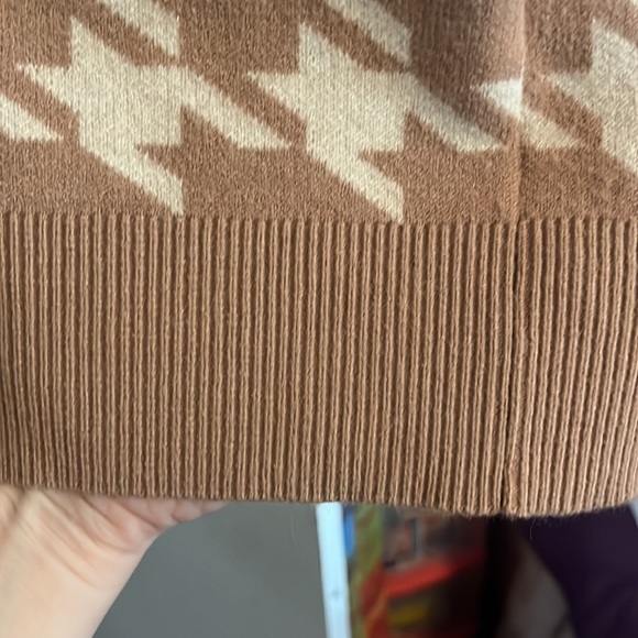 ⭐️NEW⭐️Sweater vest - Picture 4 of 5